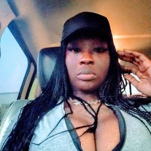 Meet your Posher, Ebony